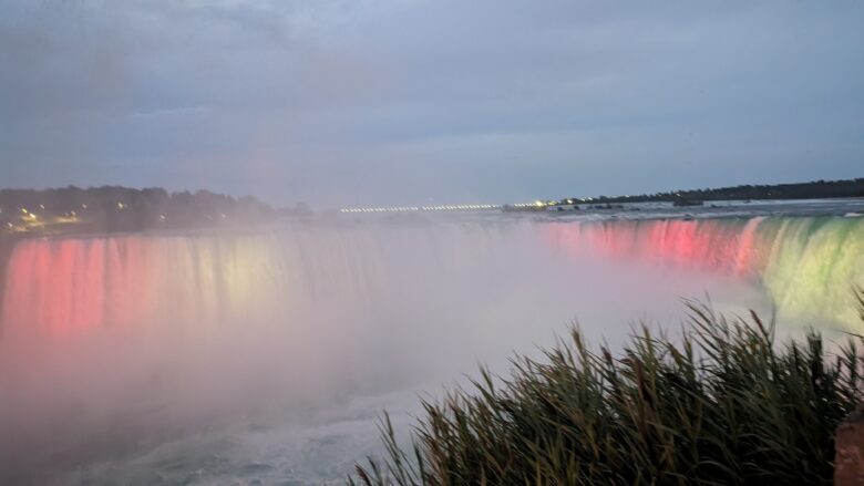 ナイアガラの滝 ライトアップ
